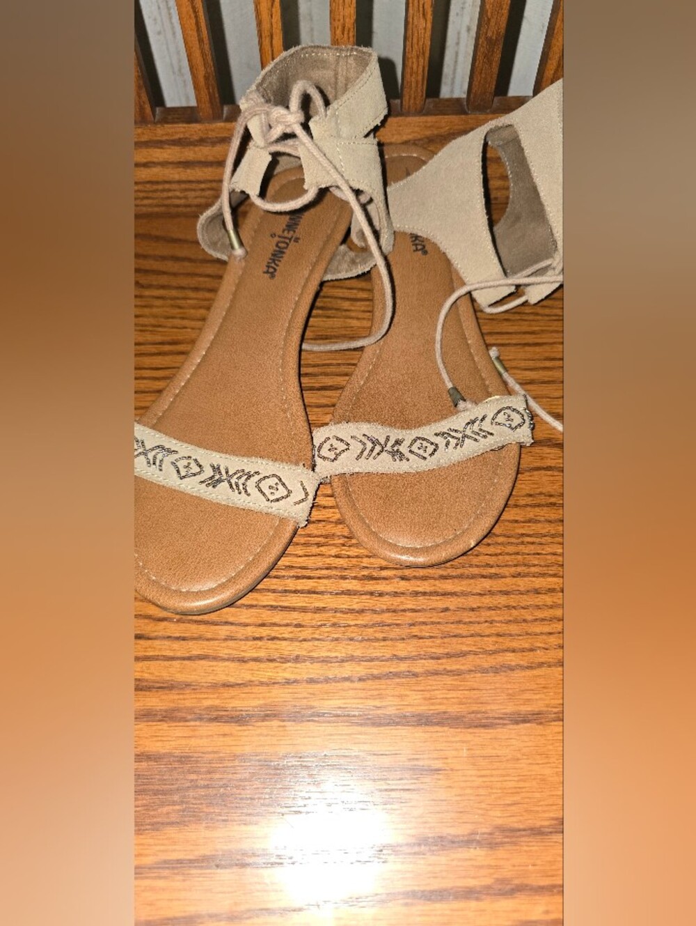 Minnetonka Paloma Tan Suede Beaded Lace Up Gladiator Sandals Boho Size 9